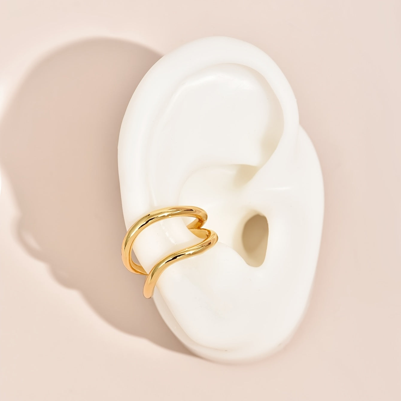 1 piece of chic double C bone cartilage earrings - no piercing, U-shaped design, women's fashion alloy round wrap earrings, suitable for daily and party occasions, non-piercing earrings | simple and elegant | exquisite craftsmanship, clip earrings