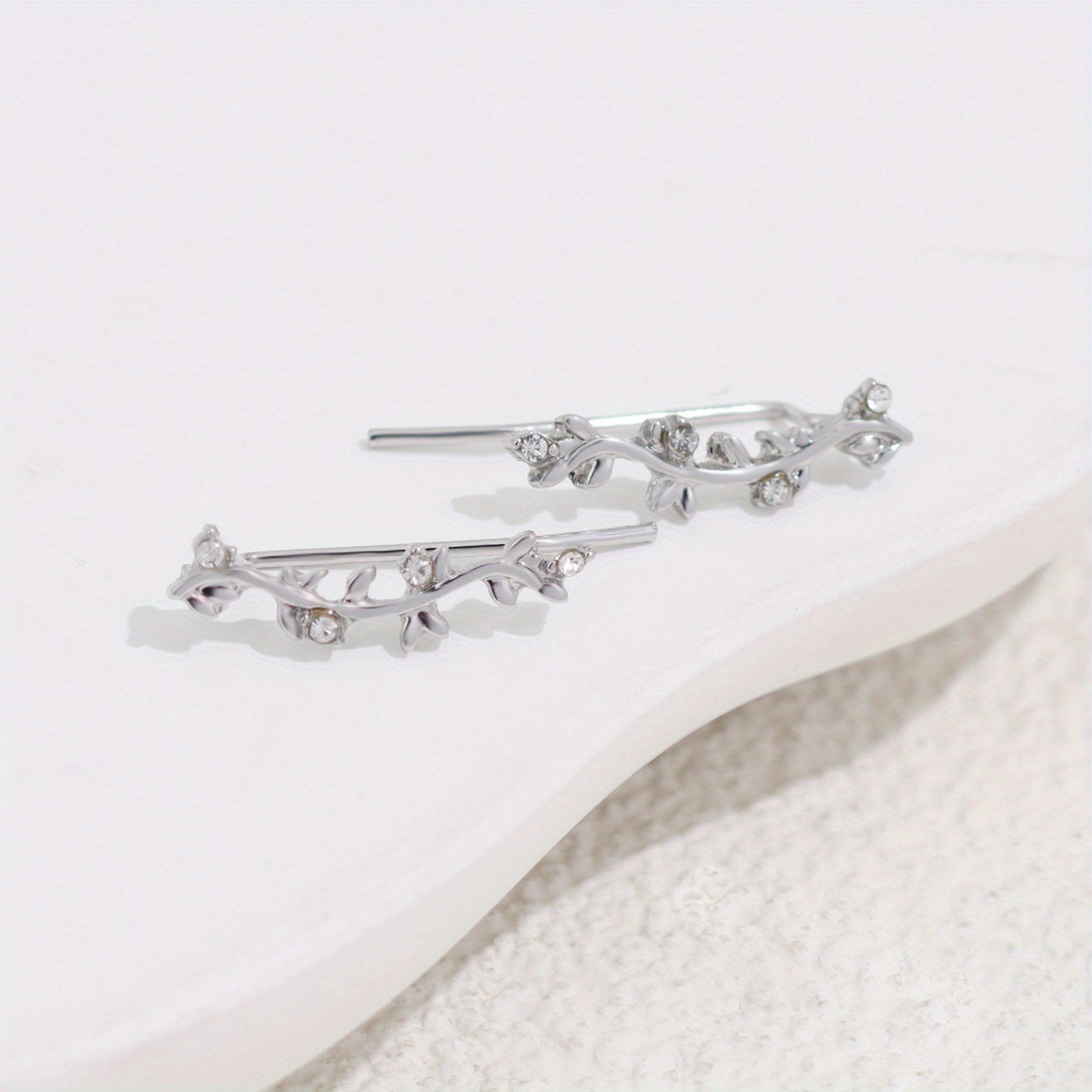 1 pair of exquisite irregular rhinestone leaf decorative ear clips for women's wedding party party gifts