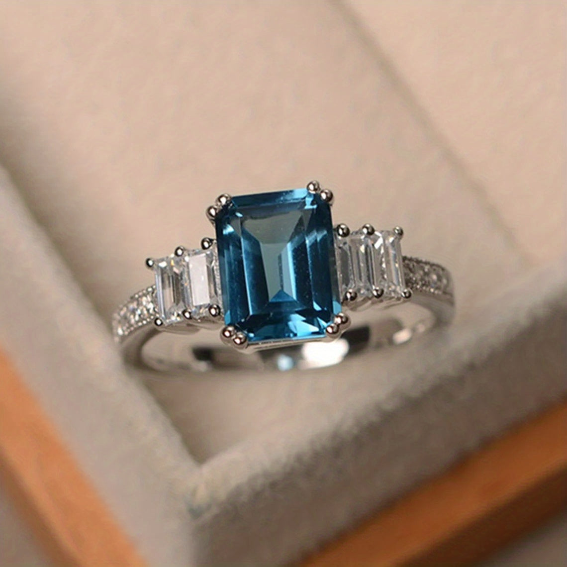 Fashion Princess Cut Aquamarine Ring Ladies Engagement and Wedding Ring Jewelry