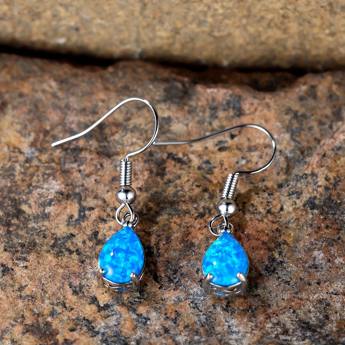 Vintage Bohemian Pendant Earrings, Teardrop-Shaped Opal, Copper Strap Copper Ears, No Plating, Suitable for Vacations and Weddings - 1 Pair