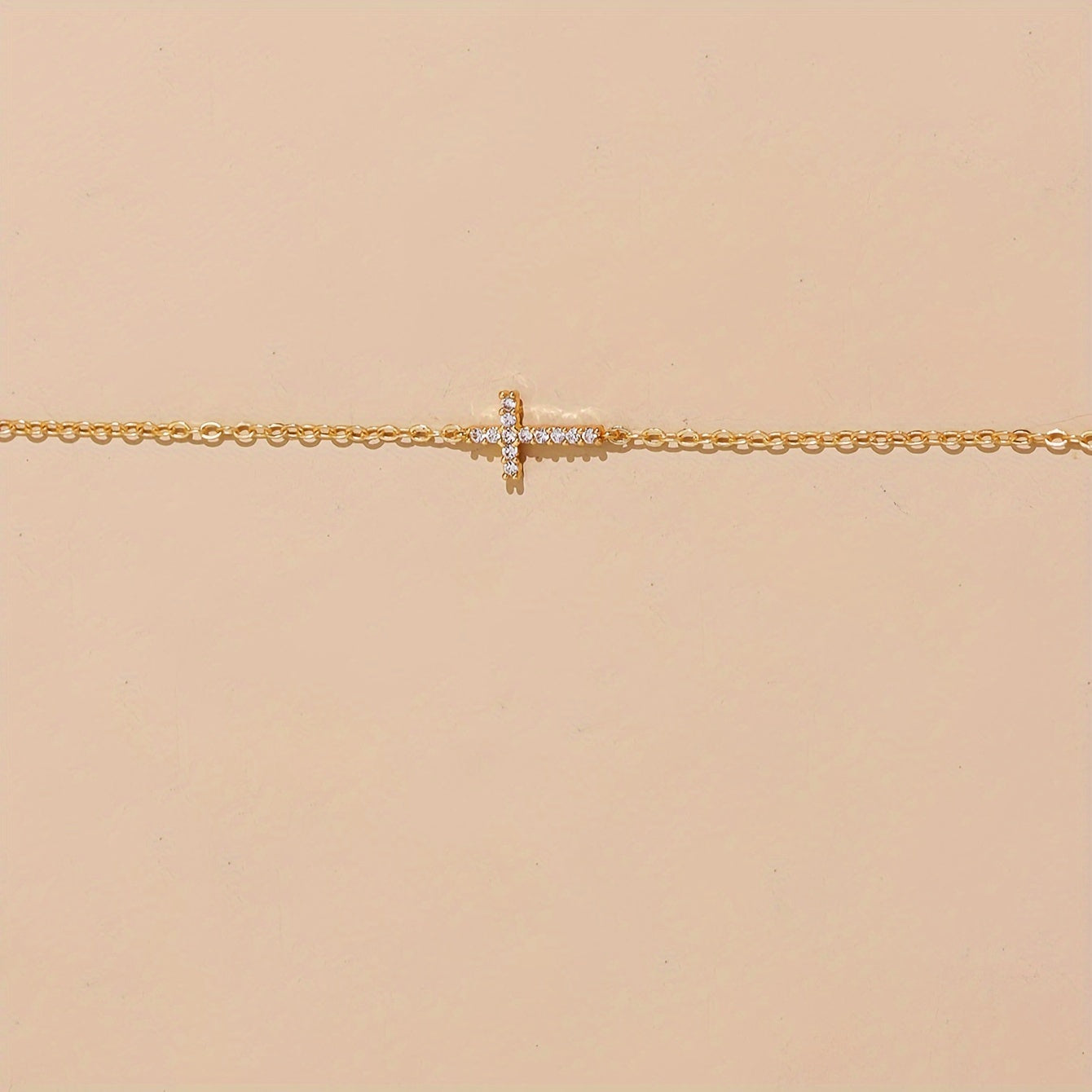 Elegant Gold Cross Pendant Necklace with Sparkling Cubic Zirconia - Exquisite Vintage Style Women's Collarbone Chain, Ideal for Birthday or Holiday Gifts, Cross Necklace