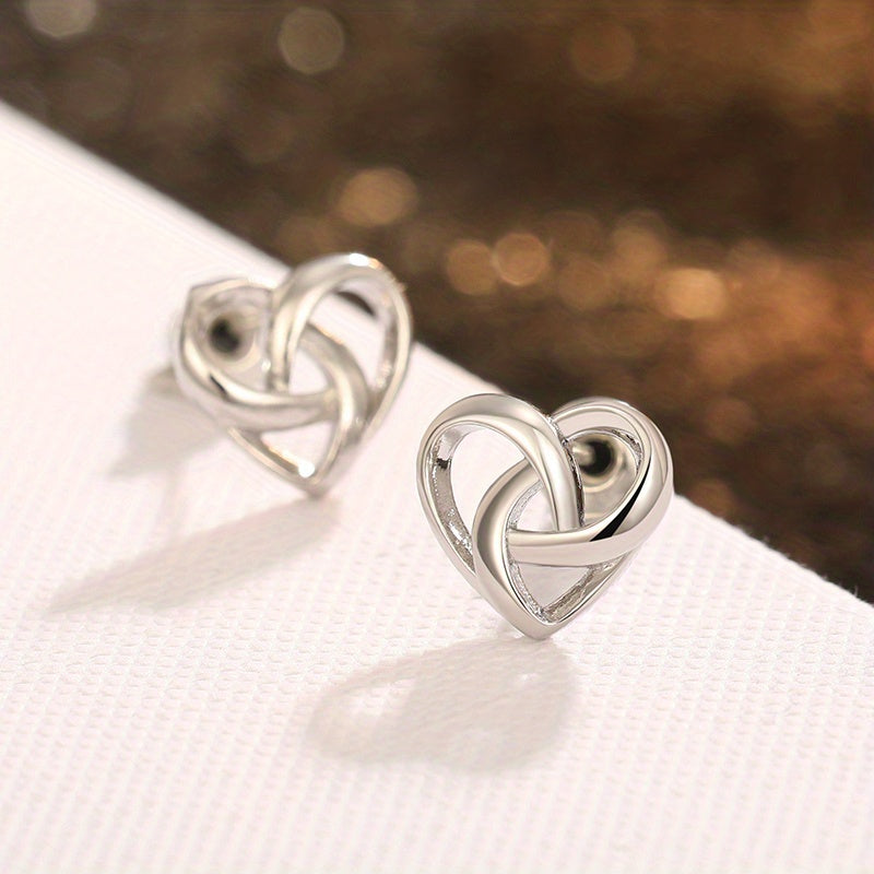 Hollow silver heart-shaped buckle stud earrings, cute and simple style, copper and silver plated jewelry, suitable for daily casual wear