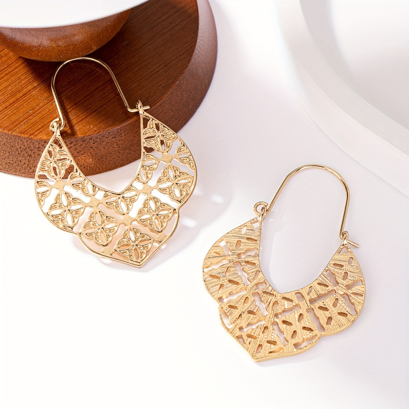 Delicate Complicated Pattern Hoop Earrings Vintage Elegant Style Zinc Alloy 14K Gold Plated Hoop Earrings