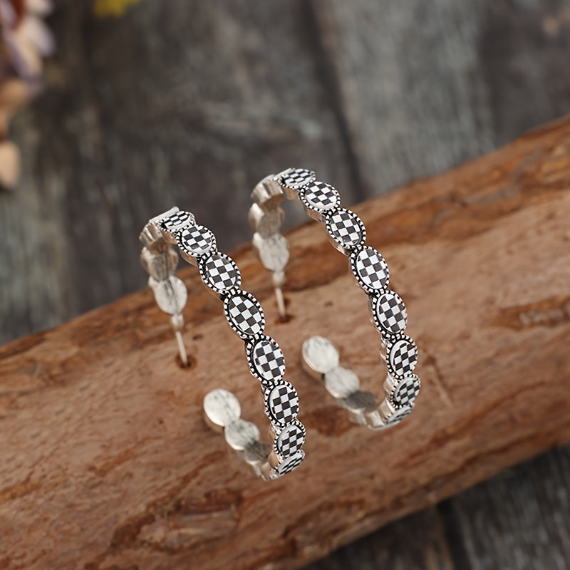 A pair of bohemian retro C-shaped plaid alloy stud earrings, iron pillars, unplated, creative retro-style jewelry