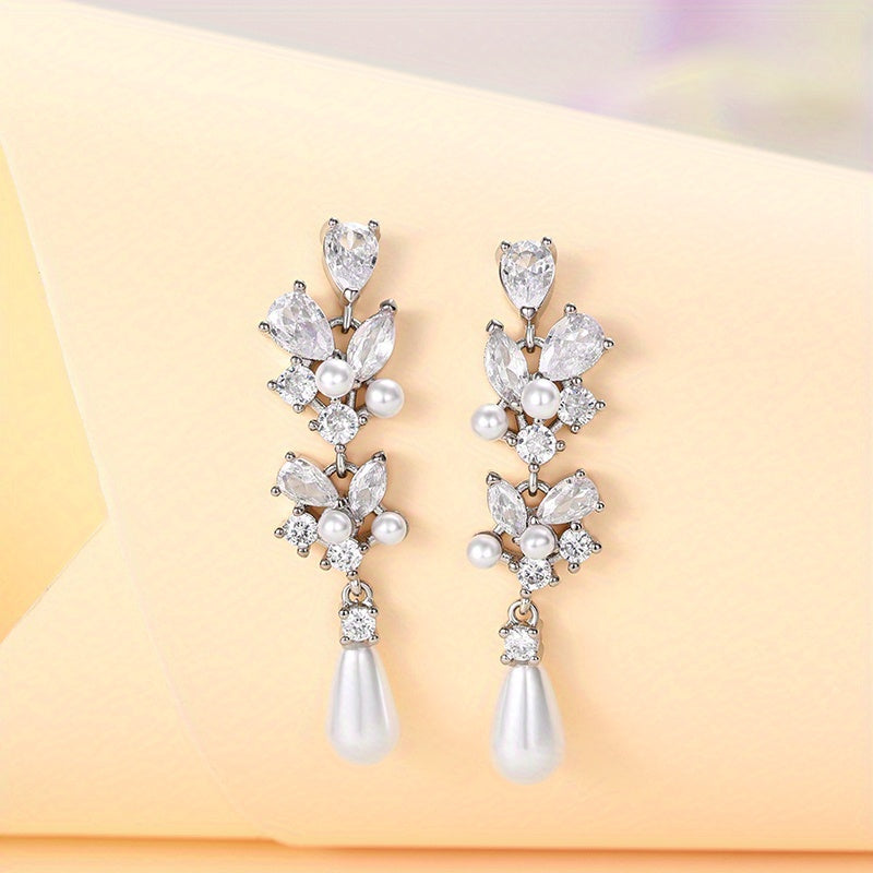 Elegant and beautiful bridal stud earrings, white rhinestone tears, pearl stud earrings, fashion accessories