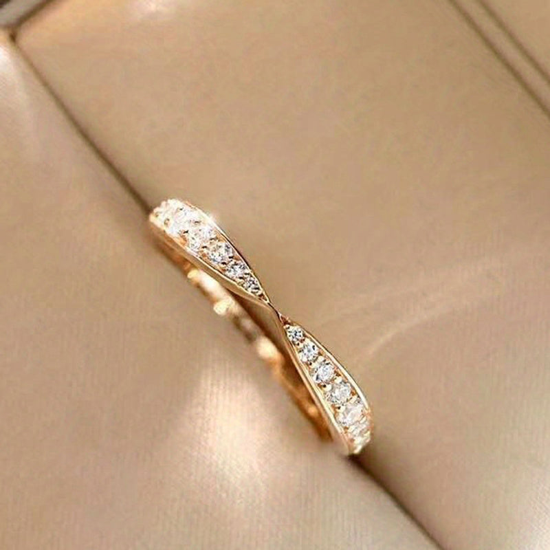 Elegant 18K gold-plated band ring with sparkling zirconia - stylish design for engagement, wedding and casual wear - ideal for Valentine's Day
