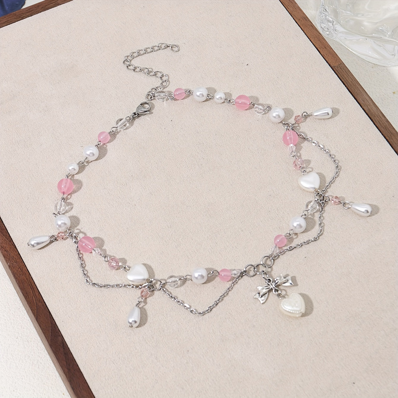 An elegant Y2K-style necklace with a butterfly bow and heart-shaped pendant, imitation pearl tassels, and cute fashion accessories for parties, birthdays, and holidays