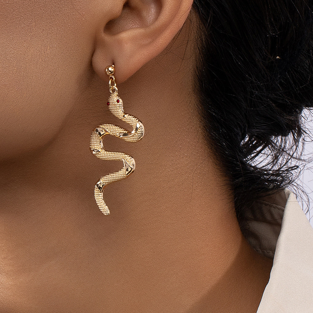 Elegant snake stud earrings, 14K gold galvanized alloy, embellished with rhinestones, using stainless steel ear needles, minimalist style suitable for daily and holiday wear