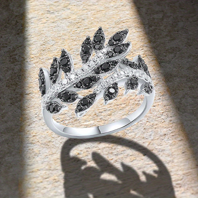 Retro-style black synthetic gemstone ring with floral and leaf patterns - perfect for Casual Attire, parties and gifts