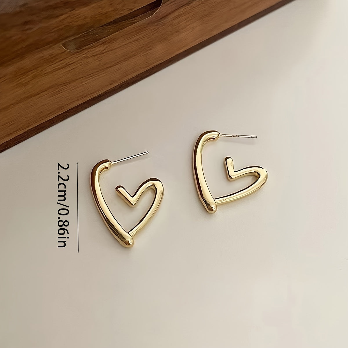 A pair of hollow heart stud earrings, hypoallergenic 925 silver needle, high quality 304 stainless steel, casual theme, perfect holiday gift