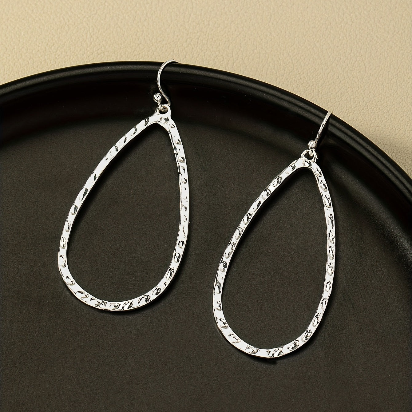 Simple water drop earrings