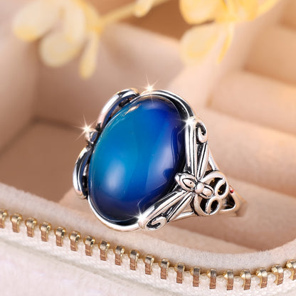The retro mood ring is inlaid with water-like thermochromic stones, and there is a retro butterfly design on the base, which is suitable for men and women to wear.