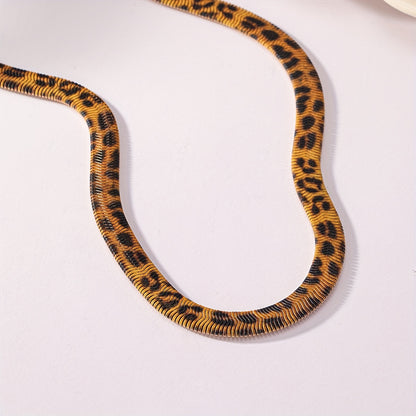 Home Relaxation] Vintage Bohemian Zinc Alloy Necklace Necklace with Leopard, Snake, Black and White Plaid and Green Heart Design - Stylish Modern Women's Necklace for Everyday Wear or Parties