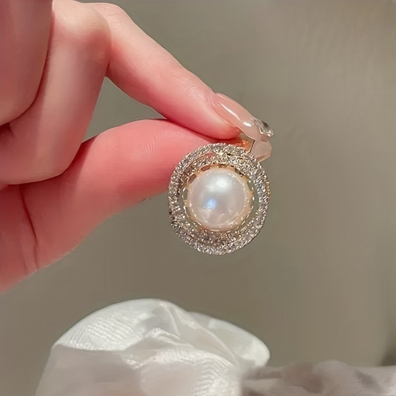 Delicate round stud earrings with imitation pearls for an elegant retro style, suitable for women dating and weddings