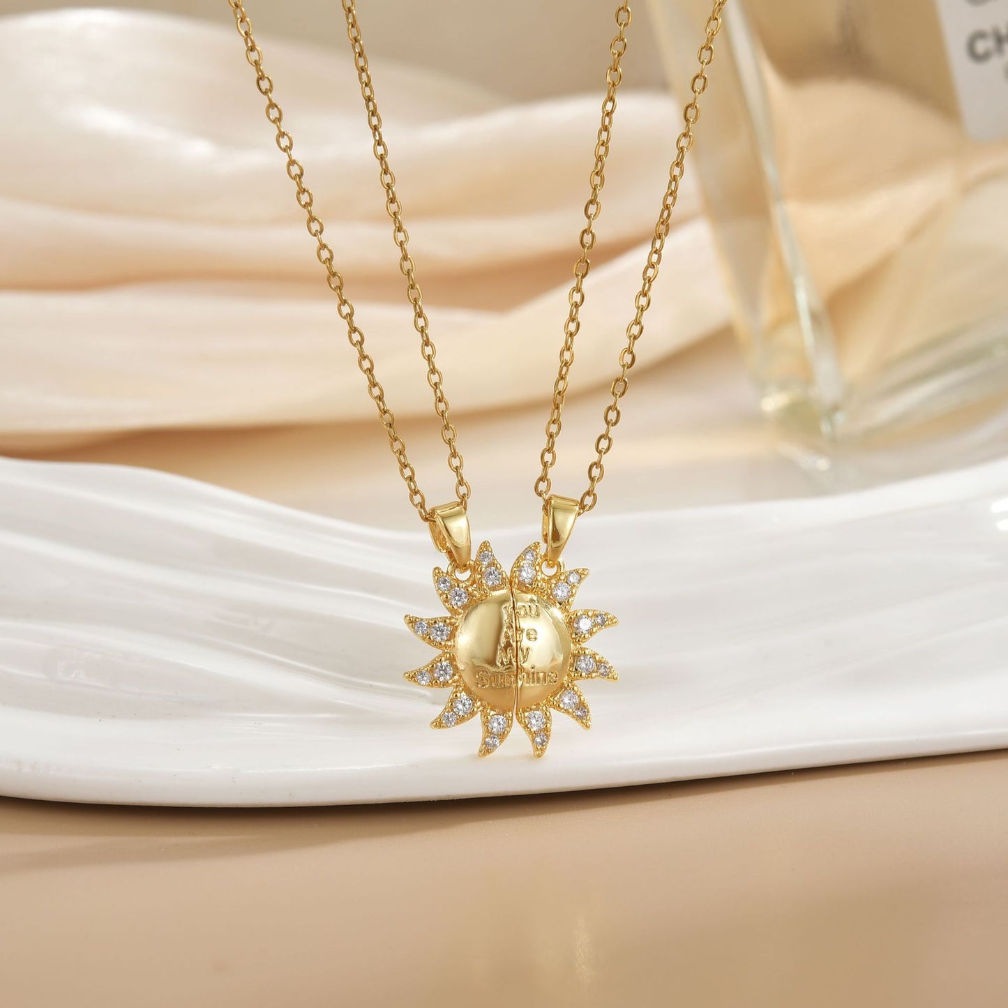 Cross-border Amazon new moon and sun couple necklace fashion versatile collarbone girl necklace jewelry wholesale