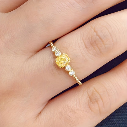 Ladies engagement wedding banquet jewelry, beautifully set yellow faux gemstone ring, four-claw design