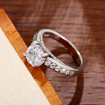 Exquisite women's romantic wedding ring 925 silver-plated 4-claw inlaid 1.5-carat zircon ring, couple engagement exquisite jewelry