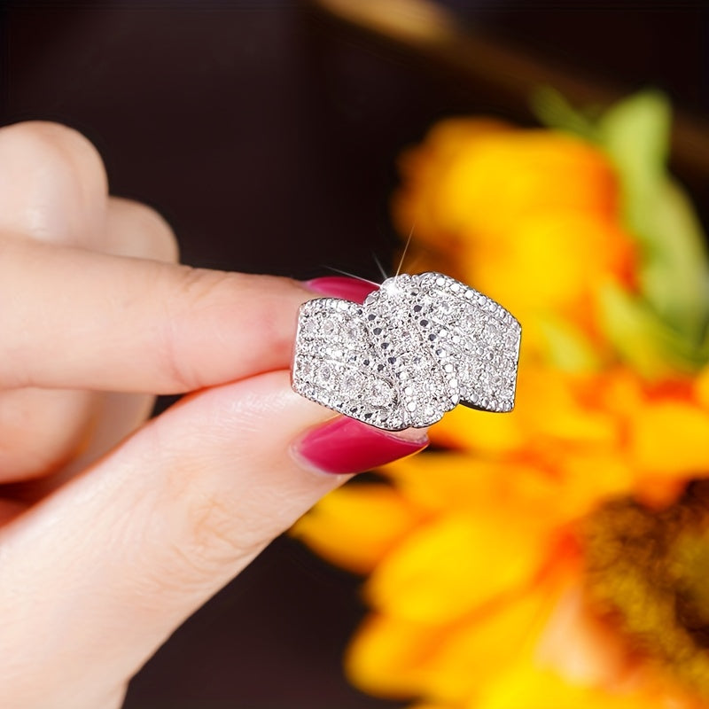 Elegant promise rings, covered in sparkling Zirconia, symbolize luxury and nobility, engagement/wedding rings, replica luxury jewelry