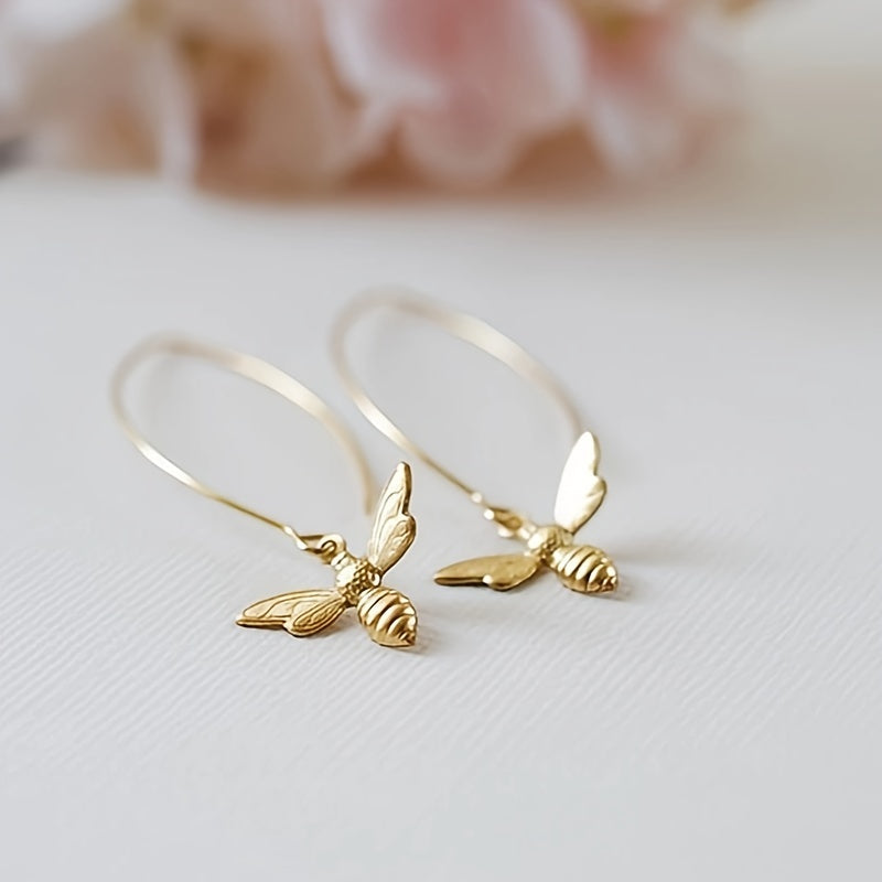 Exquisite golden bee design pendant earrings, retro minimalist style zinc alloy jewelry, exquisite women's earrings