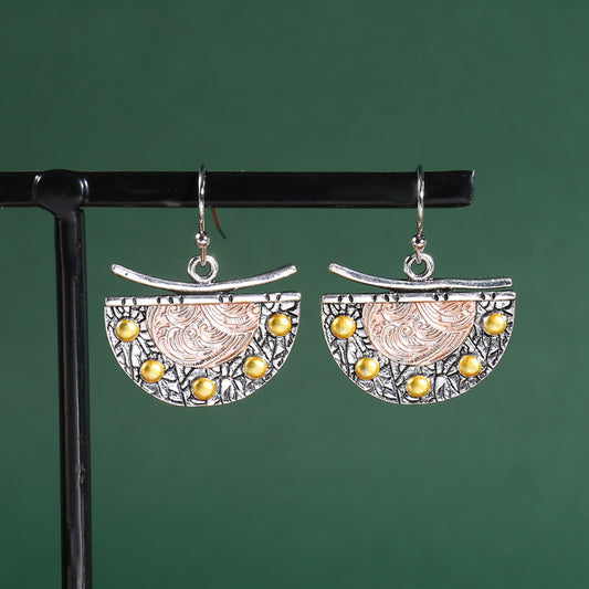 Classical semi-circular fan-shaped metal engraved pattern pendant earrings personalized design 1 pair