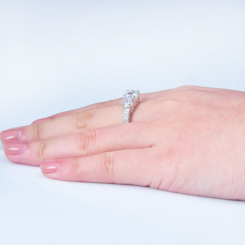 "Luxury Fine Silver Ring Fashion Ladies Three Stone Ring Zirconia Ring Bridal Engagement Wedding Ring Christmas Gift Accessories Jewelry"