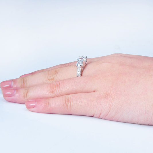 "Luxury Fine Silver Ring Fashion Ladies Three Stone Ring Zirconia Ring Bridal Engagement Wedding Ring Christmas Gift Accessories Jewelry"