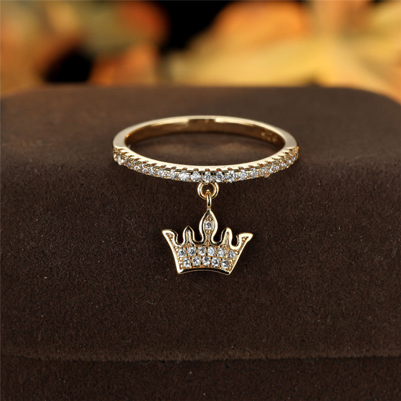 Elegant copper queen crown ring for women, built-in synthetic diamonds, crown pendant, everyday and Valentine's jewelry, all-season accessories