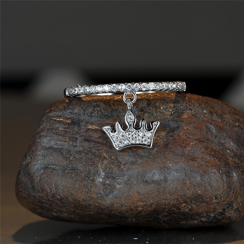 Elegant copper queen crown ring for women, built-in synthetic diamonds, crown pendant, everyday and Valentine's jewelry, all-season accessories