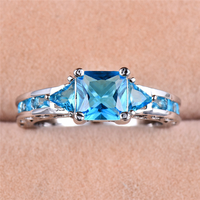 Elegant classic style, black copper ring inlaid with sparkling blue Zirconia fashion exquisite jewelry, suitable for weddings and parties, perfect gift