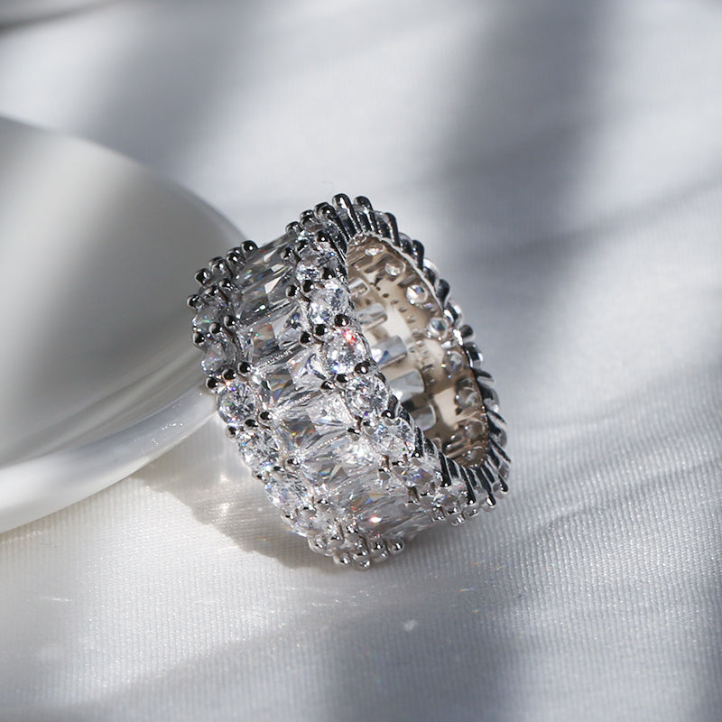 Luxury Silver Cubic Zirconia Ring - Perfect for Weddings, Engagements and Everyday Glamour