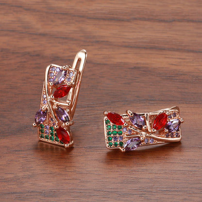 A pair of luxurious gold flower pendant earrings, colorful ornate earrings, fashionable bridal wedding jewelry