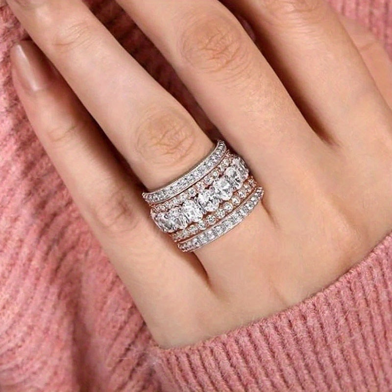 An elegant and luxurious women's wide-faced ring, semi-decorative shiny zircon two-tone ring, copper, synthetic zircon, daily casual wear, party occasions, anniversary gifts