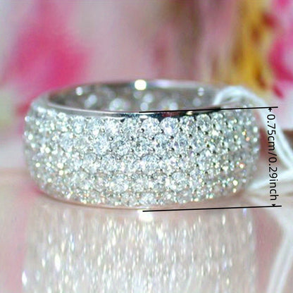 Graceful and luxurious eternal ring for ladies: A flawless present for all occasions - adorned with artificial diamonds and copper blend