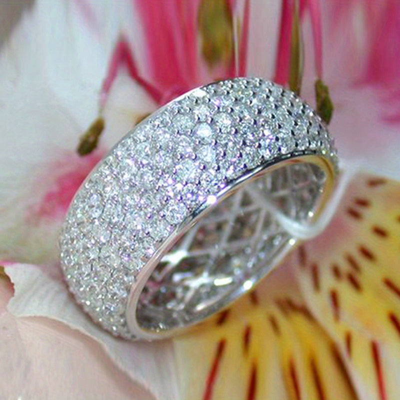 Graceful and luxurious eternal ring for ladies: A flawless present for all occasions - adorned with artificial diamonds and copper blend