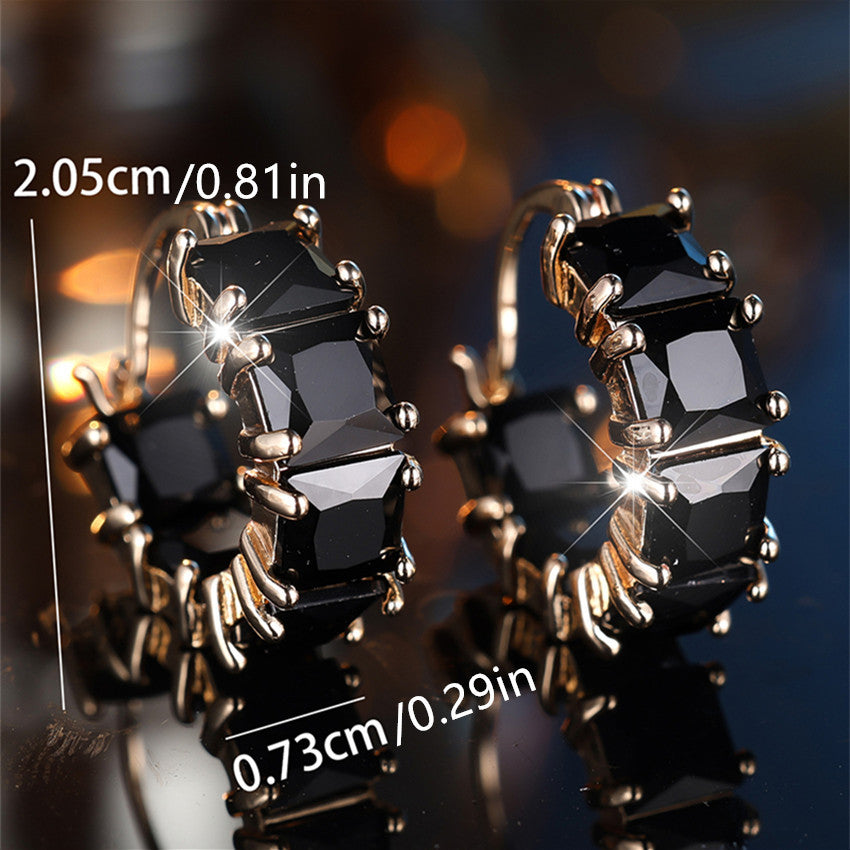 A pair of elegant retro square black zircon earrings, copper craftsmanship, unplated, fashionable women's jewelry, suitable for all seasons