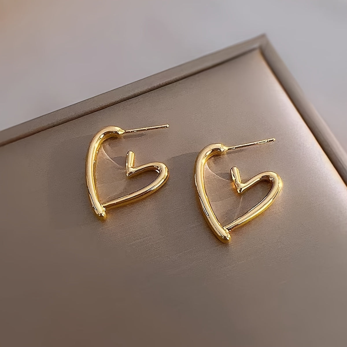 A pair of hollow heart stud earrings, hypoallergenic 925 silver needle, high quality 304 stainless steel, casual theme, perfect holiday gift