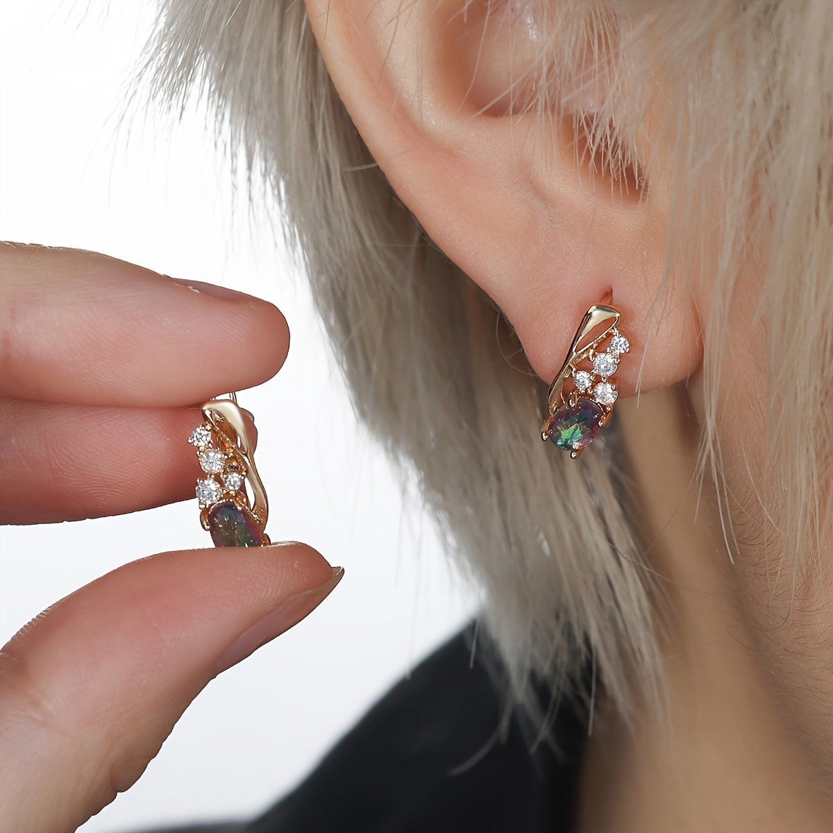 A pair of luxurious full-claw oval rainbow stone earrings, suitable for Women's parties and Valentine's Day gifts, and jewelry suitable for cosplay.