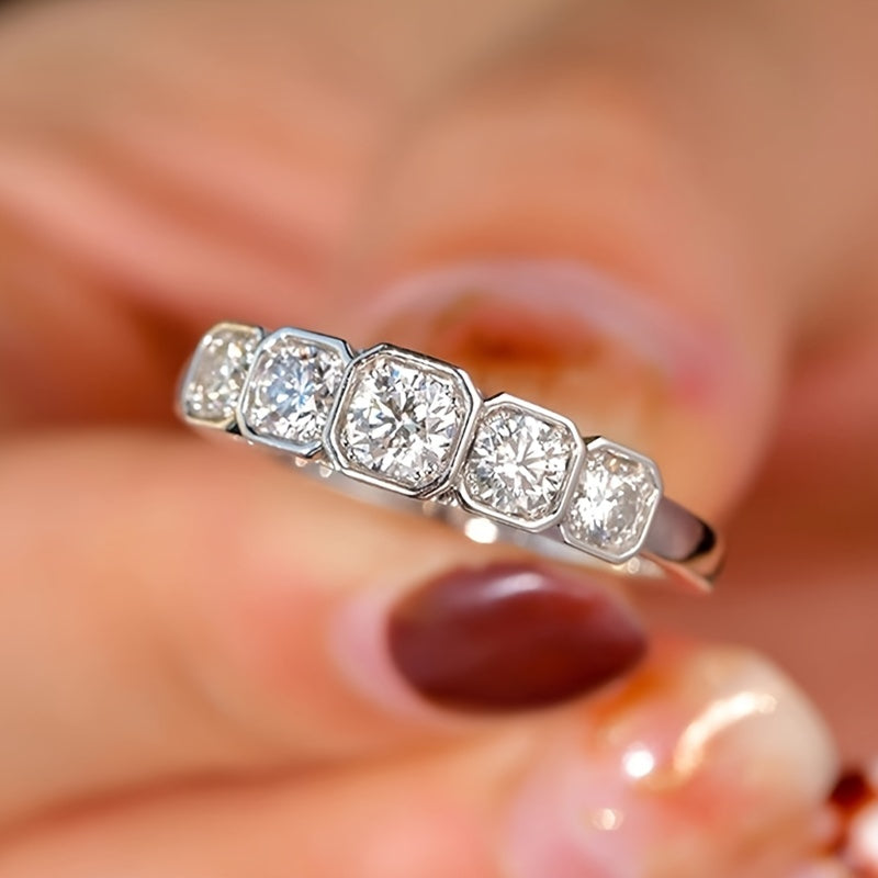 Stylish and exquisite single-row inlaid shiny Zirconia timeless ring, suitable for bridal engagement and wedding receptions, a luxury ring for Women's daily wear