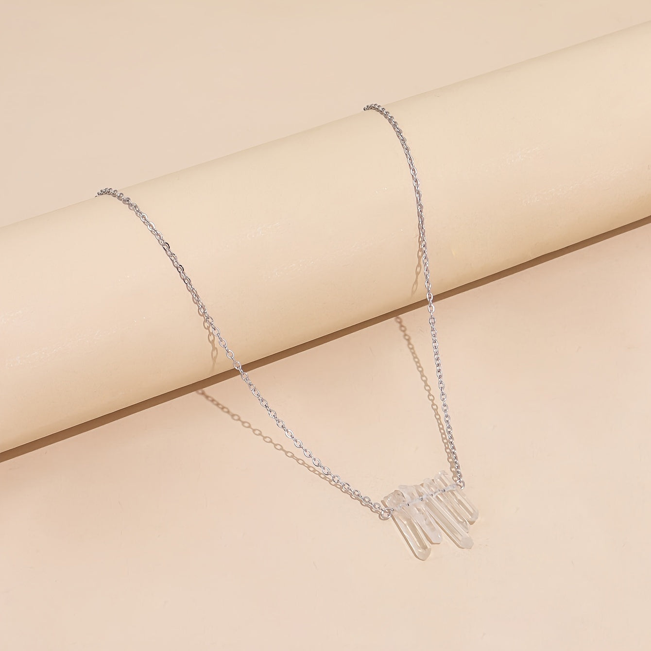 Women's daily accessories, simple natural irregular crystal pendant necklace (random quantity and size)