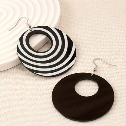 Vintage Bohemian Round Printed Hollow Striped Fashion Pendant Earrings, Vintage Bohemian Style, Black and White, Personality Pendant Earrings Ladies Accessories
