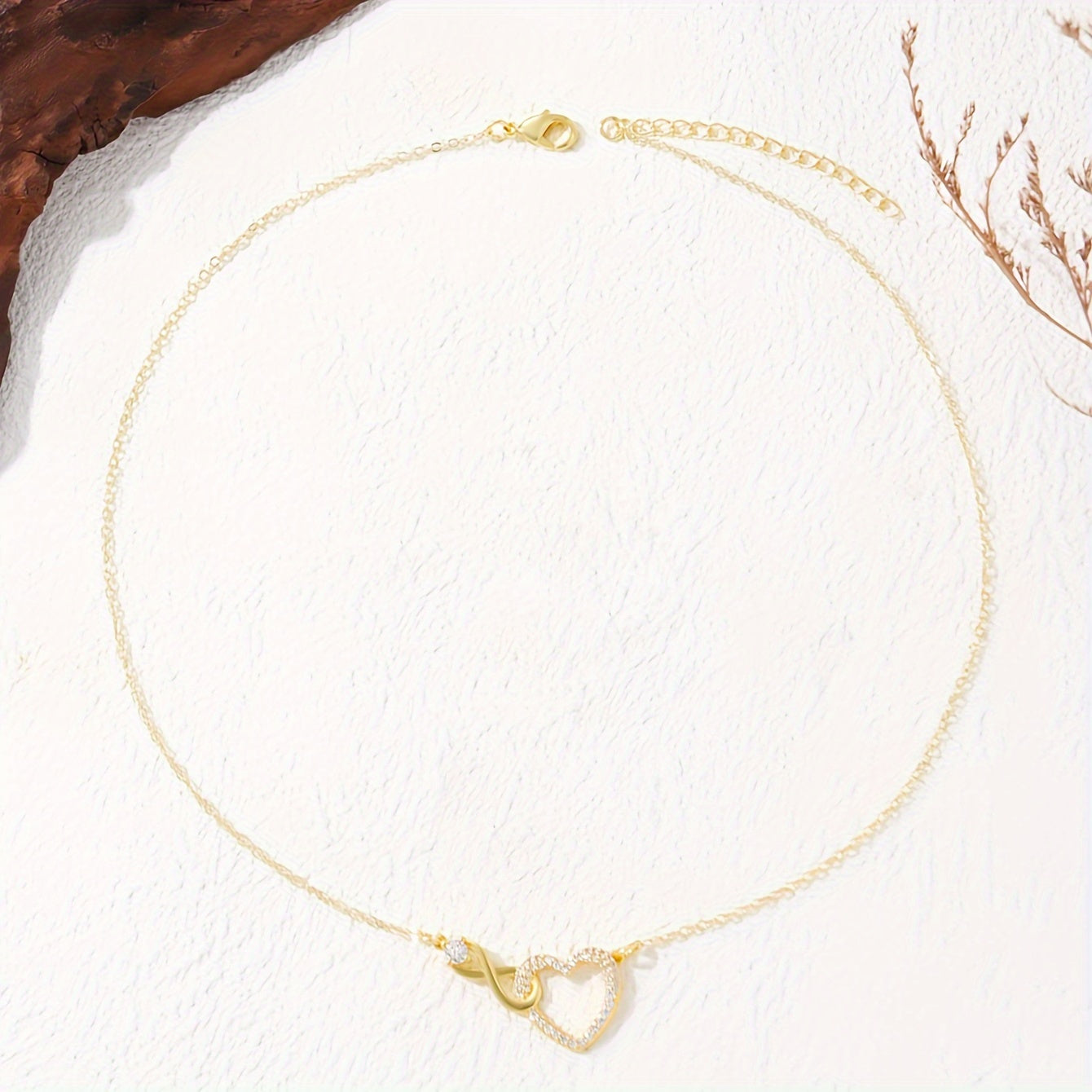 Elegant copper heart-shaped infinity necklace with synthetic Zirconia, simple Japanese and Korean styles, suitable for daily wear and gifts, suitable for all seasons