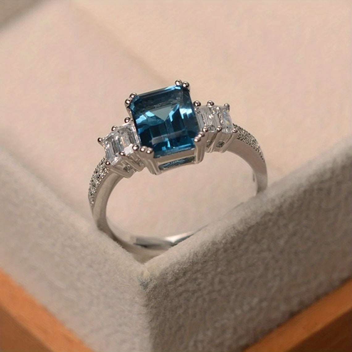 Fashion Princess Cut Aquamarine Ring Ladies Engagement and Wedding Ring Jewelry