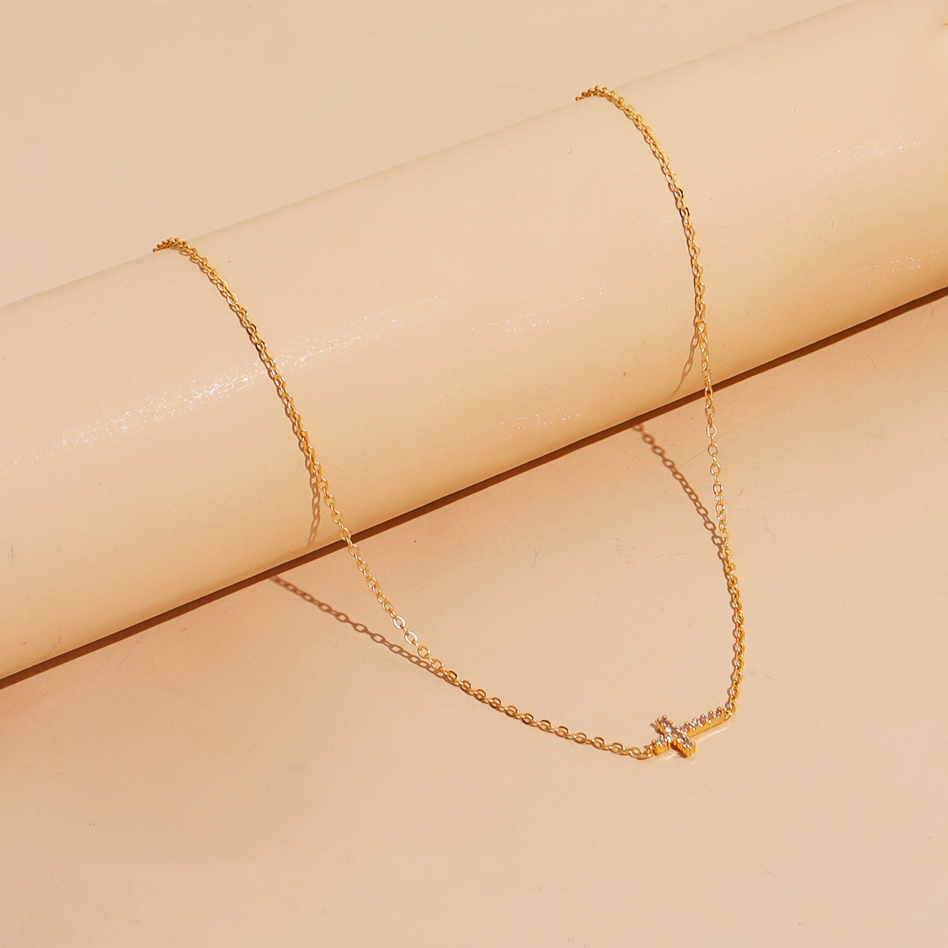 Elegant Gold Cross Pendant Necklace with Sparkling Cubic Zirconia - Exquisite Vintage Style Women's Collarbone Chain, Ideal for Birthday or Holiday Gifts, Cross Necklace