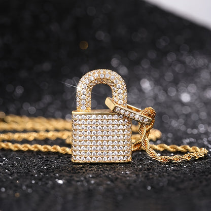 Shining exquisite copper zircon lock decorative pendant necklace, sparkling cute jewelry, suitable for friends' birthday gifts, daily life