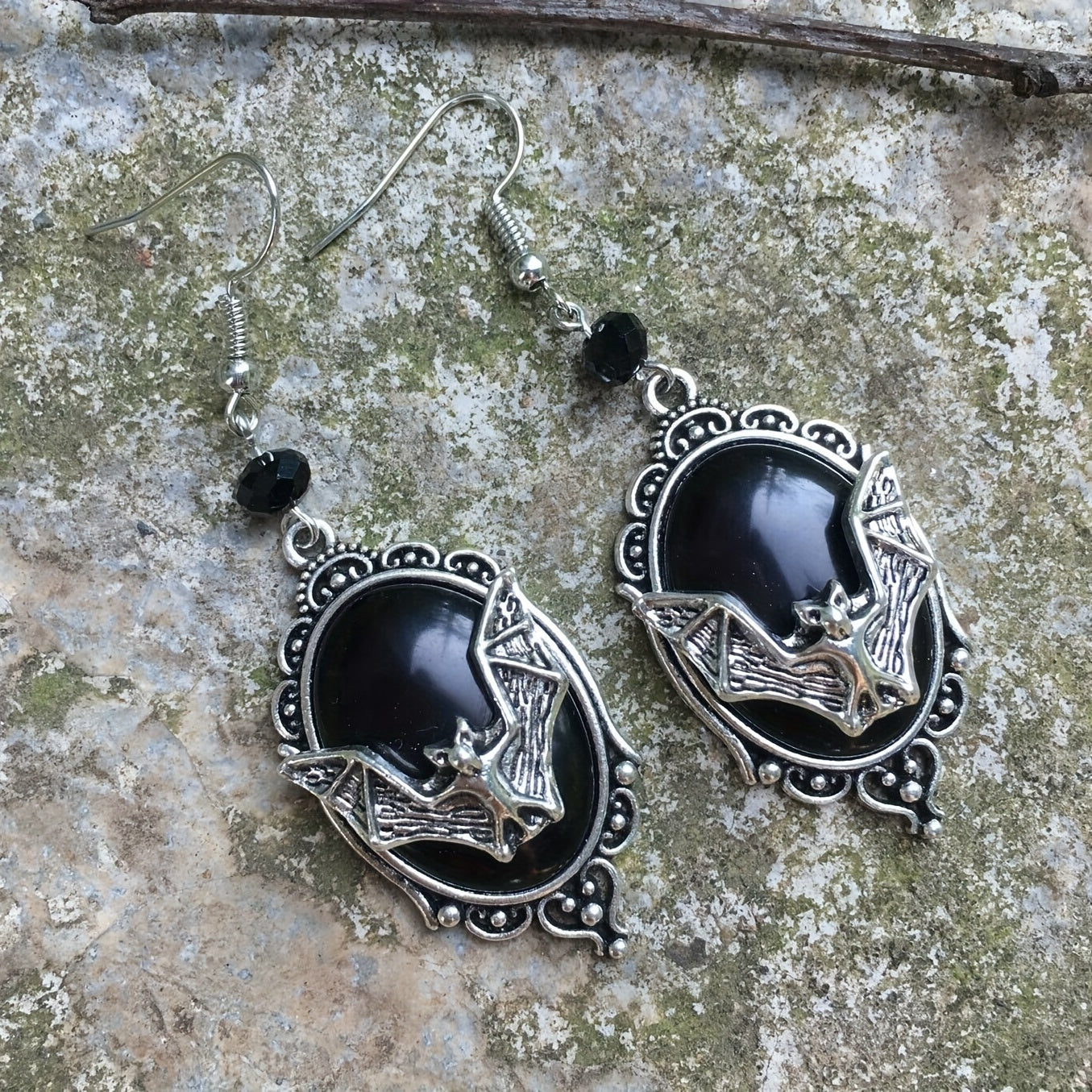 Vintage Gothic Bat Pendant Earrings, Halloween Party Ornaments, Black Resin Pendant Silver Plated, Women's Fashion Accessories
