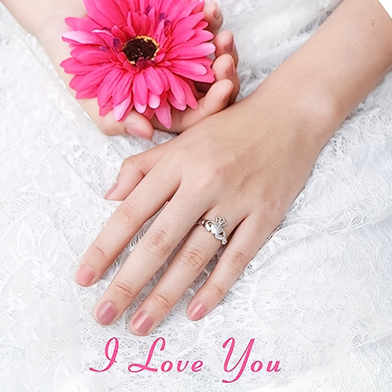 An elegant copper love and loyalty friendship ring with a minimalist heart-shaped arm design, suitable for daily wear and gifts, suitable for all seasons, suitable for Teachers' Day/Homecoming/Graduation season.