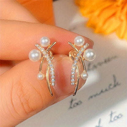 A pair of elegant copper baroque pearl stud earrings, synthetic April birthday stones, suitable for everyday and party wear, nickel-free, Maldera holiday accessories