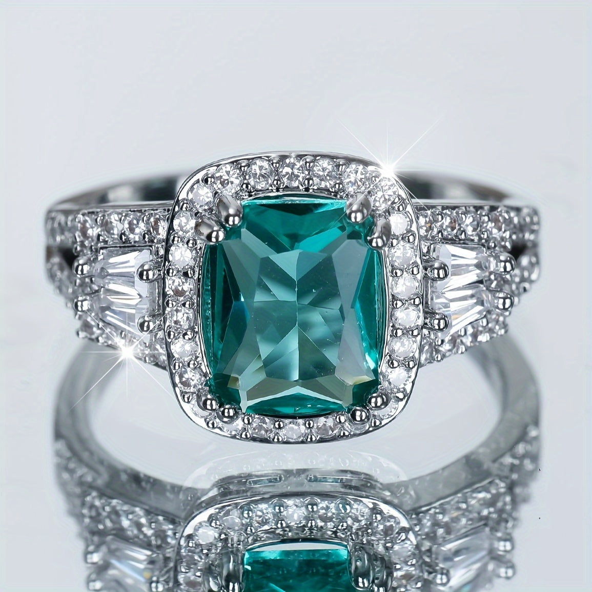 Elegant Vintage Green Square Zirconia Ring - Perfect for Gifts and Special Occasions