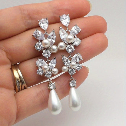 Elegant and beautiful bridal stud earrings, white rhinestone tears, pearl stud earrings, fashion accessories