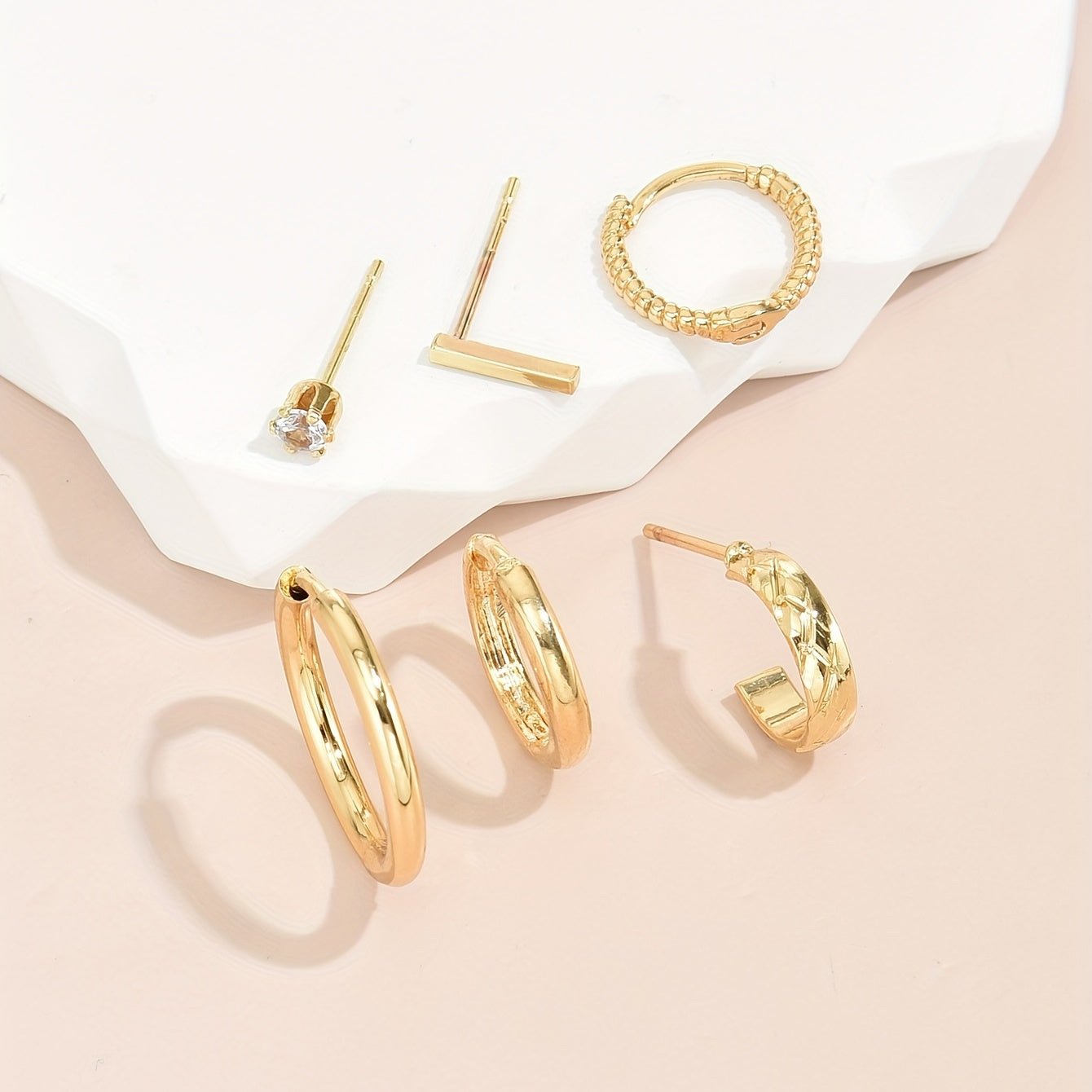 Stylish 14K gold-plated twisted ring earrings, sparkling zircon-vintage bohemian style, anti-allergic copper material, suitable for daily and party wear, cartilage piercing, cufflink style, ear clips